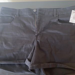 American Eagle size 20 women’s black shorts
